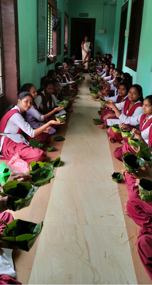 Students displaying eco plates